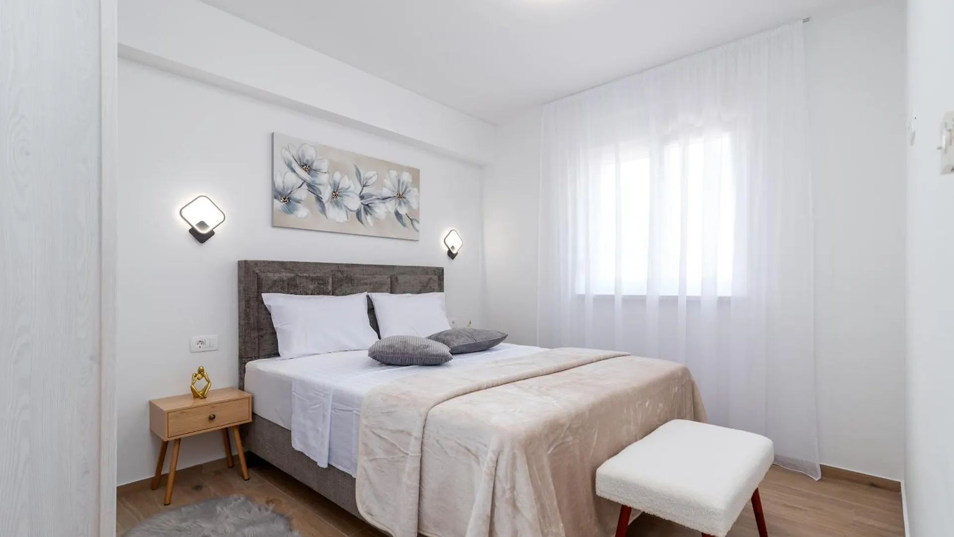 Apartment Terra - Comfort With Garden, Terrace & Parking, Just Minutes To Trogir Town & Beach 0*,  Kroatien