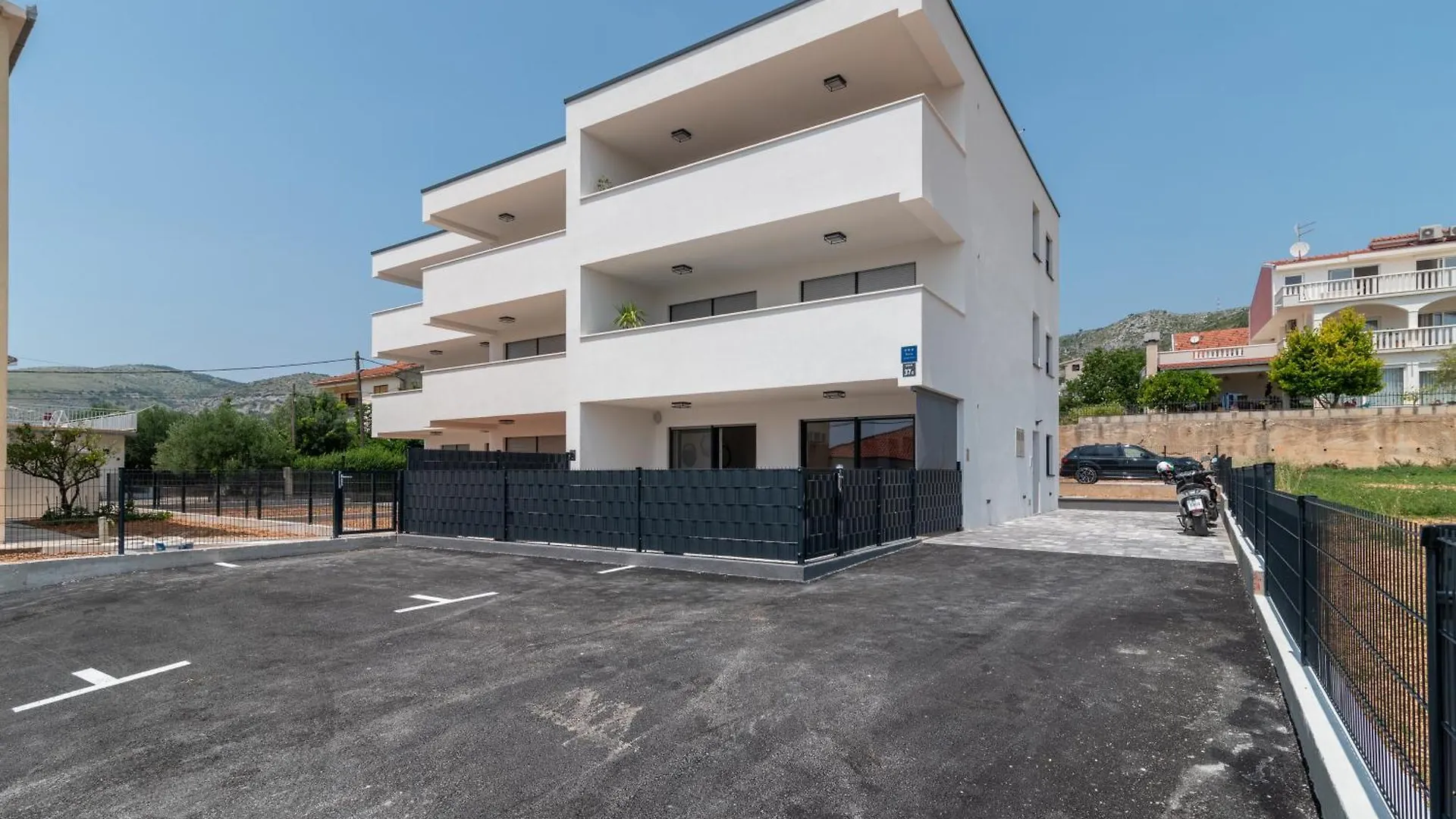 Apartment Terra - Comfort With Garden, Terrace & Parking, Just Minutes To Trogir Town & Beach Croacia