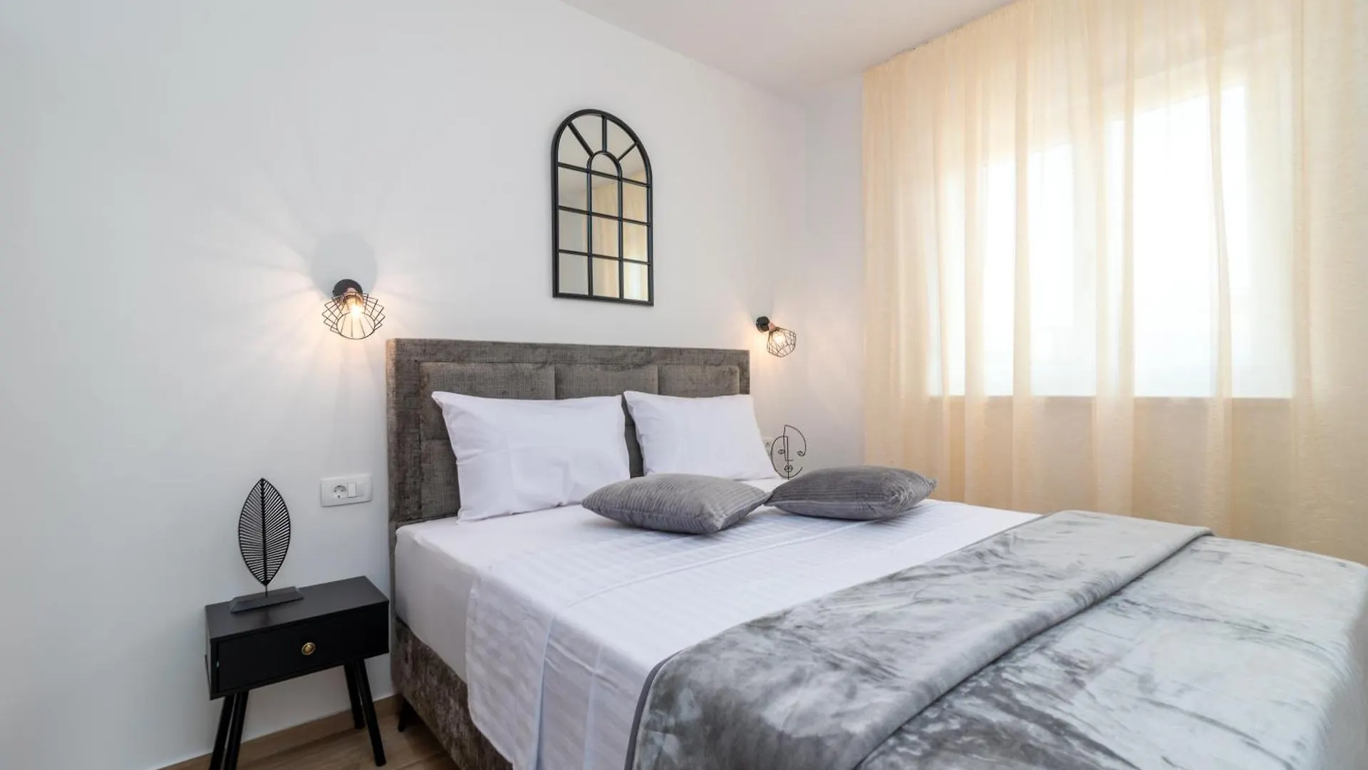 Apartment Terra - Comfort With Garden, Terrace & Parking, Just Minutes To Trogir Town & Beach Kroatien