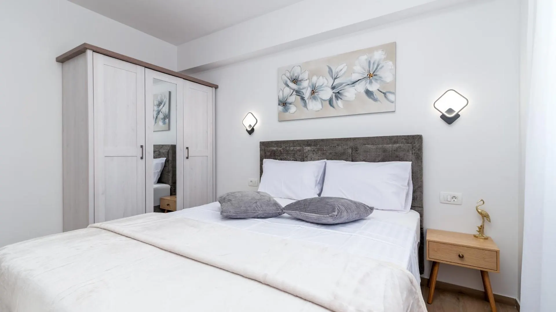 Apartment Terra - Comfort With Garden, Terrace & Parking, Just Minutes To Trogir Town & Beach Croacia