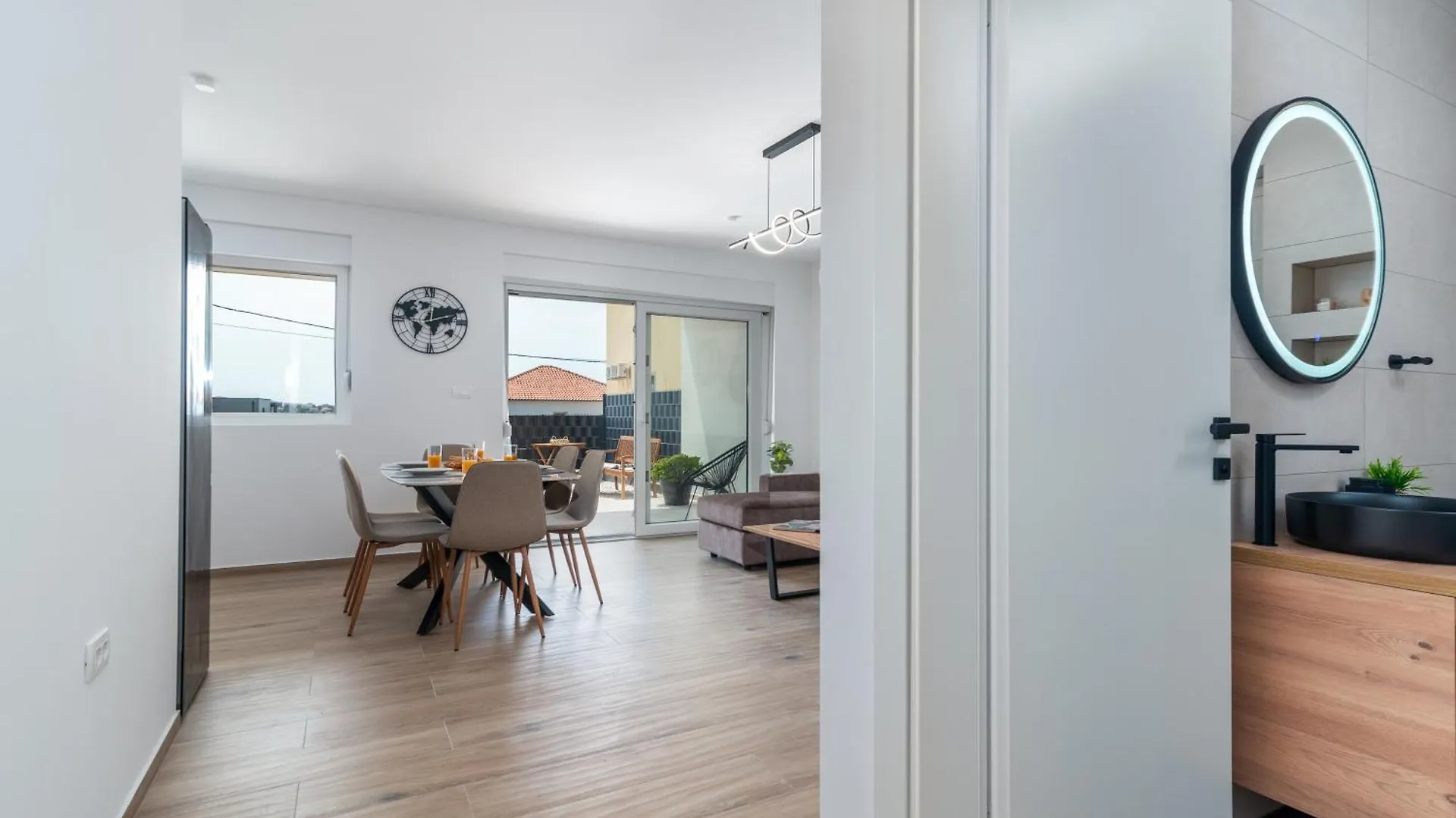 Apartment Terra - Comfort With Garden, Terrace & Parking, Just Minutes To Trogir Town & Beach Croacia