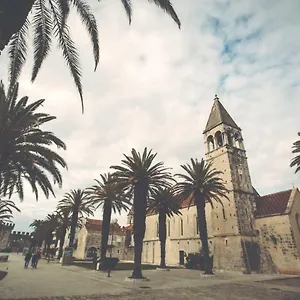 Pensión Luna, Trogir